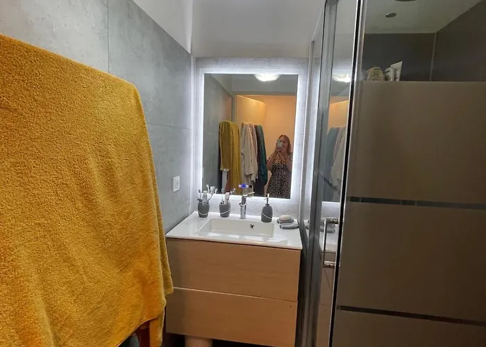 Proche - Piscine Chauffee - Jacuzzi - Sauna Apartment